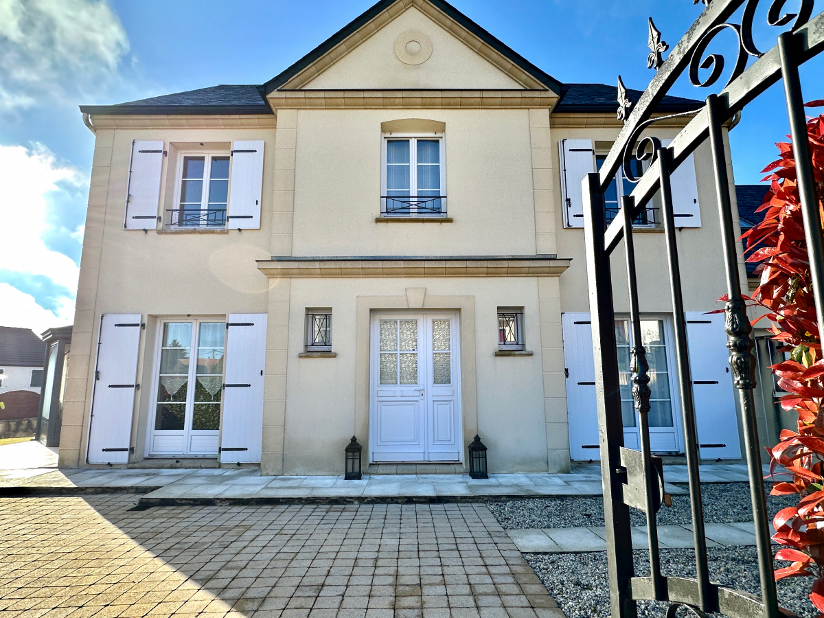 Vente Maison 173m² 8 Pièces à La Chapelle-Saint-Aubin (72650) - 3G Immobilier